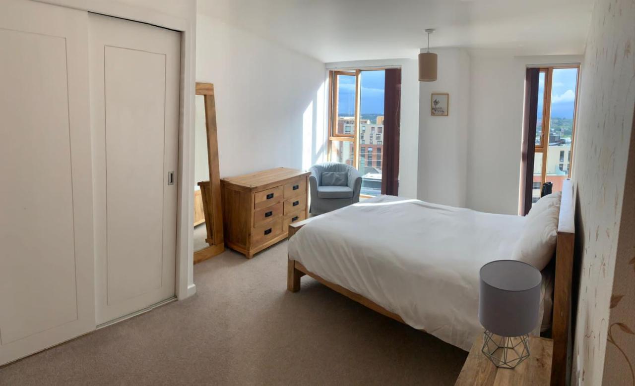 2 Bed Apartment In Granary Wharf Leeds Leeds  Exterior photo